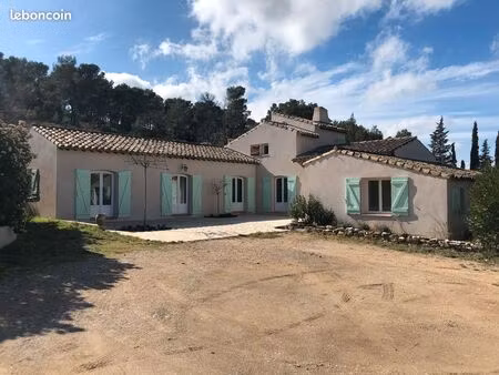 maison à la campagne avec piscine