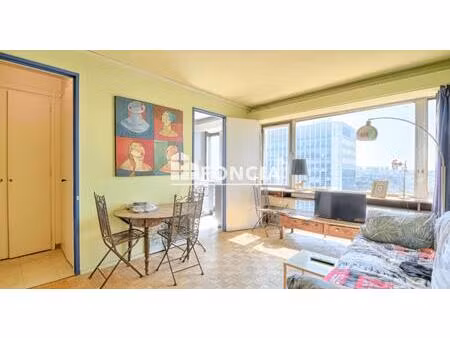 montparnasse : studio de 31m2 en etage eleve avec ascenseur