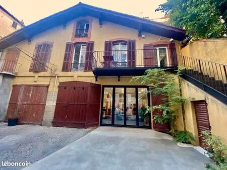 appartement dans une maison de fond de cour