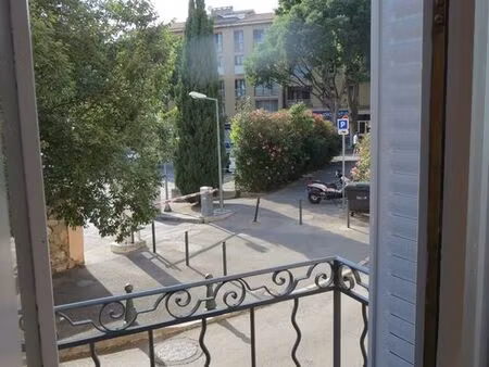 joli studio vue dégagée