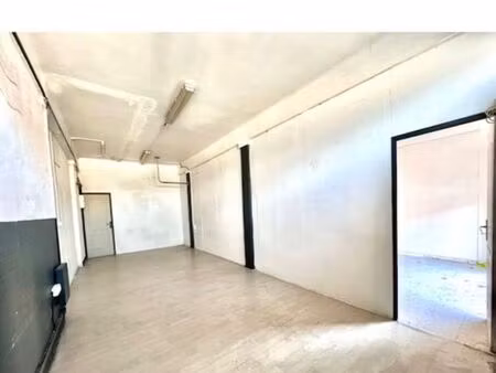 local commercial 80 m2