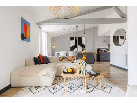 appartement avec terrasse et finitions soignées proche du marché