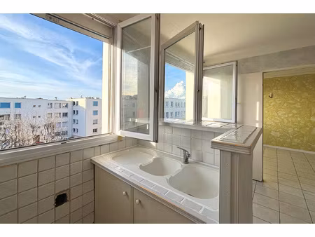 marseille 8ème au coeur de bonneveine : t2 en dernier étage a