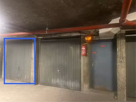 emplacement de parking fermé