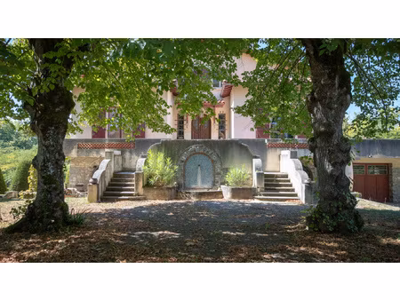 exclusivité : maison de + de 13 pièces  8 chambres + 1 burea