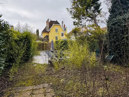 rare à montchapet maison de caractère avec jardin paysager