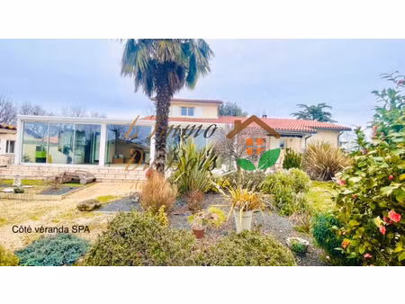 magnifique villa au coeur d'un parc de 3850 m2 avec annexe