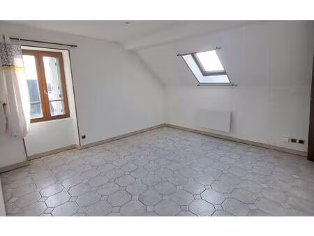location appartement  27.88 m² t-2 à gien  350 €