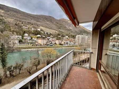33 quai jongkind : appartement familial avec vue sur l'isère !
