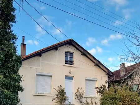 a louer : exclusivite : maison annees 30 rénovée sur jardin