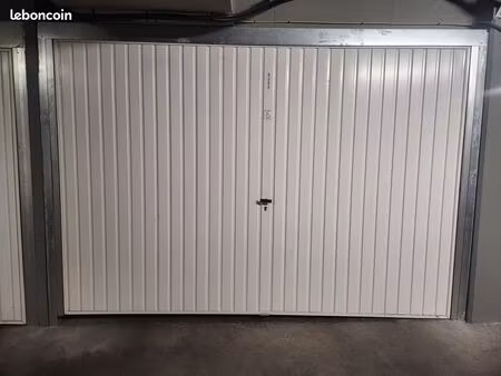 location grand garage fermé (17 6 m²) dans copropriété sécurisée