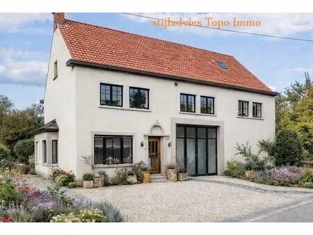 woning met loods en 510 m² bewoonbare oppervlakte in velzeke