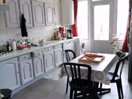 appartement t3 77m2 centre-ville avec terrasse extérieure et place de parking