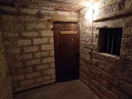 local atelier cave saine et sécurisée centre ville montpellier avec prise de courant et él