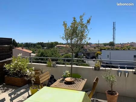 t2 avec grande terrasse et parking