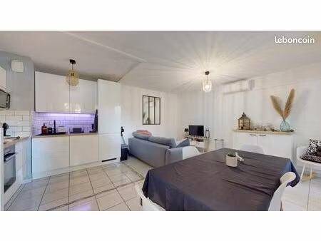 appartement t2 meublé meublé de 44m2 terrasse sur nîmes