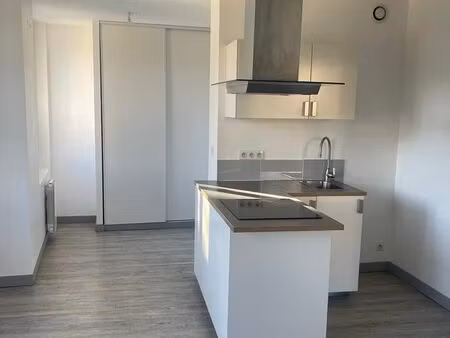 beau f2 de 38m2 contemporain proche de la gare de chateaucreux