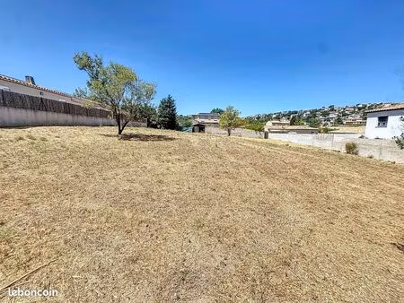 terrain constructible de 1 556 m² - les pennes-mirabeau