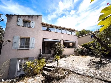 orgon - maison divisée de 225 m² sur 848 m² de terrain avec piscine