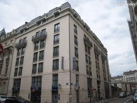 grenoble  proche victor hugo  garage de 14 m2