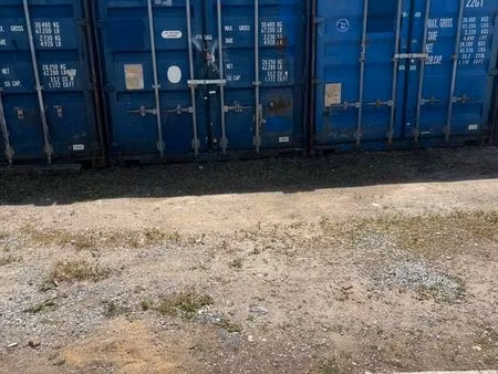 garage/ container/ stockage/ dépôt