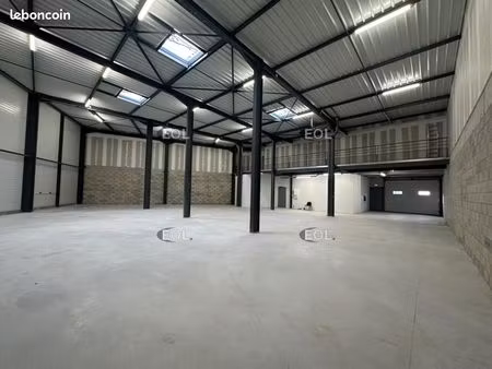 local d'activité 587 m²