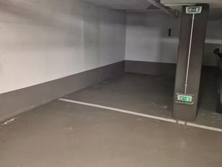 place de parking sous terrain sécurisé