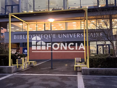 studio récent (2012) situé en face de la faculté  dans un secteur très recherché. emplacem