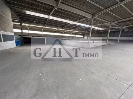 2100 m² local commercial a vendre