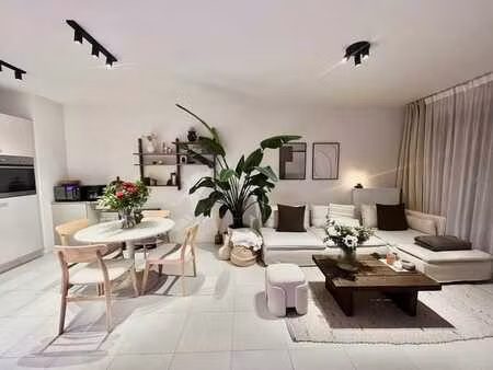 lichtrijk 1-slaapkamerappartement met terras