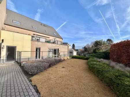 appartement met tuin en parking – hartje moerbeke