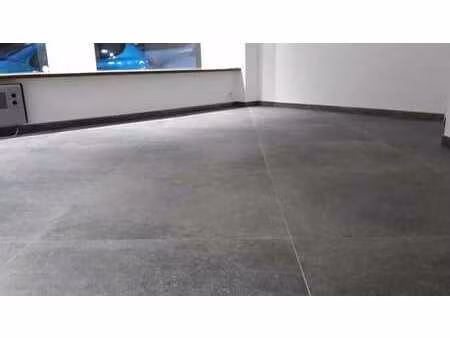 commerce lumineux remis a neuf