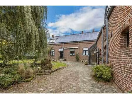 ferme superbement rénovée avec piscine intérieure