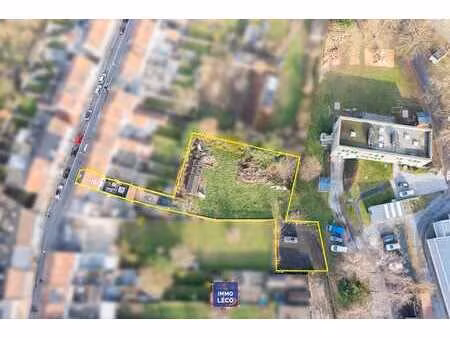 maison rénovée érigée sur un terrain de 1448m² avec grand p