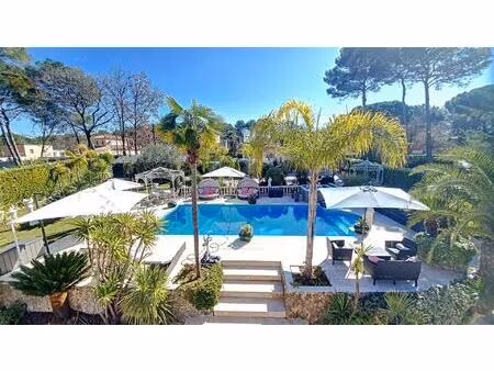 mouans-sartoux à vendre villa 200 m2 avec nombreuses dépendances sur 1.675 m2 de terrain..