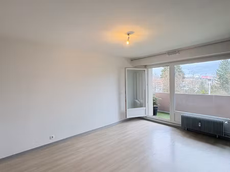 appartement 2 pièces - 52m2 - terrasse et parking - immeuble