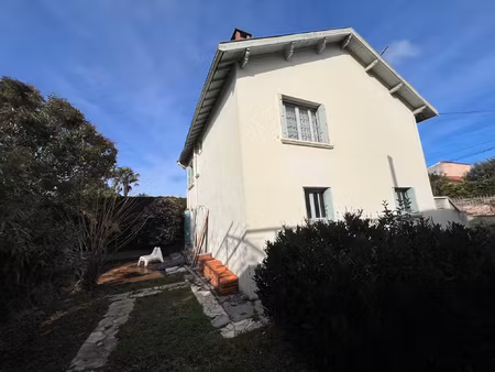 exclusivité - côte pavée : maison à rénover située entre le
