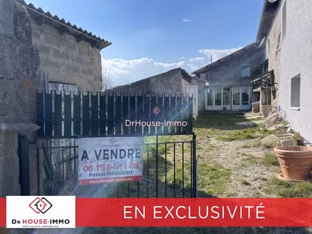 grande maison avec remises et terrain