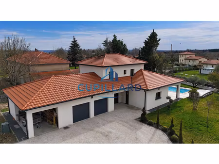 renaison - maison d'architecte avec piscine