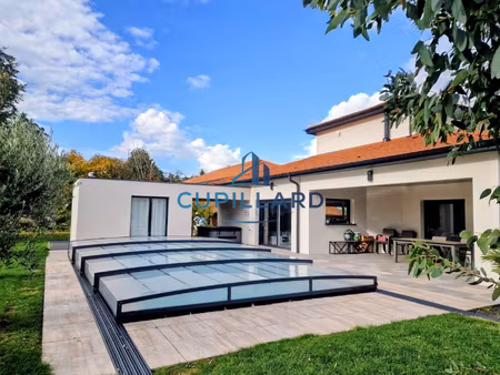 renaison - maison d'architecte avec piscines