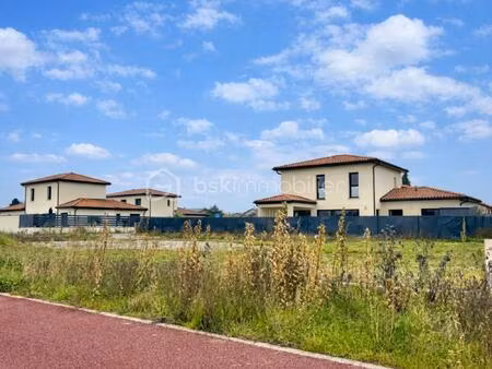 terrain de 630 m² à genas