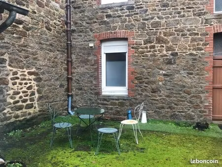 t1bis tres calme avec dépendance et cour