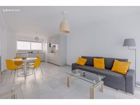 location f2 meublé 2 pièces / 1 chambre / 49 m² à nantes (44000)