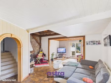 maison individuelle de charme avec jardin et piscine