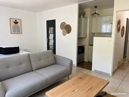 jolie studio avec terrasse