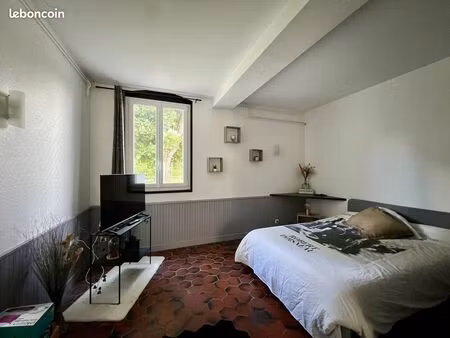 studio 1 pièce 40 m²