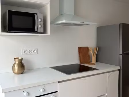 petit t2 de 23 m2 meublé avec extérieur