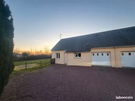 ? maison meublée 3 chambres avec jardin clôturé  garage et stationnement