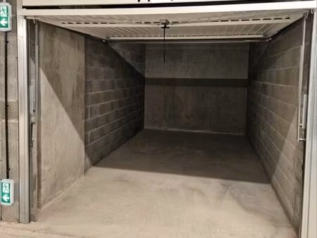 garage fermé sécurisé dans résidence