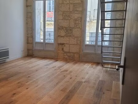 location t2 écusson meublé cachet